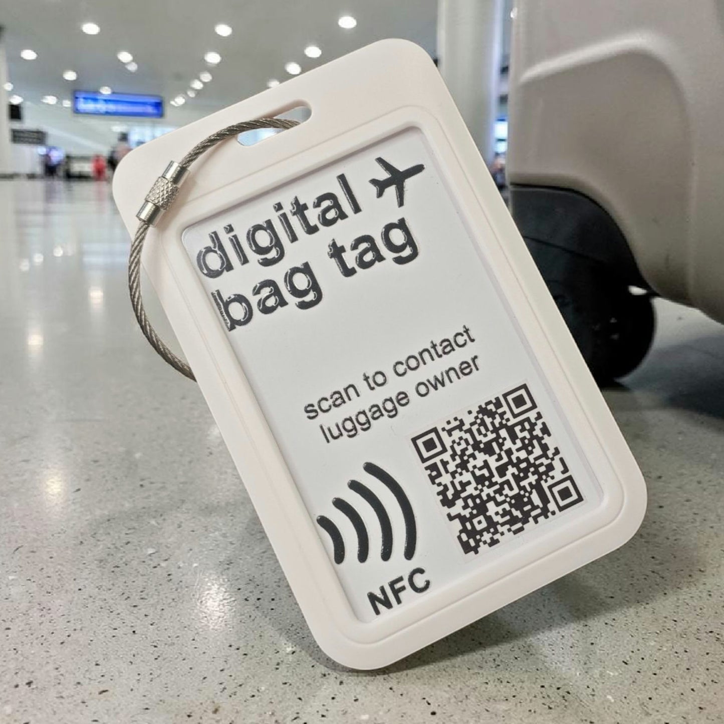 Digital Bag Tag | Digitaler Gepäckanhänger | Weiß | Wiederverwendbar | NFC | QR-Code