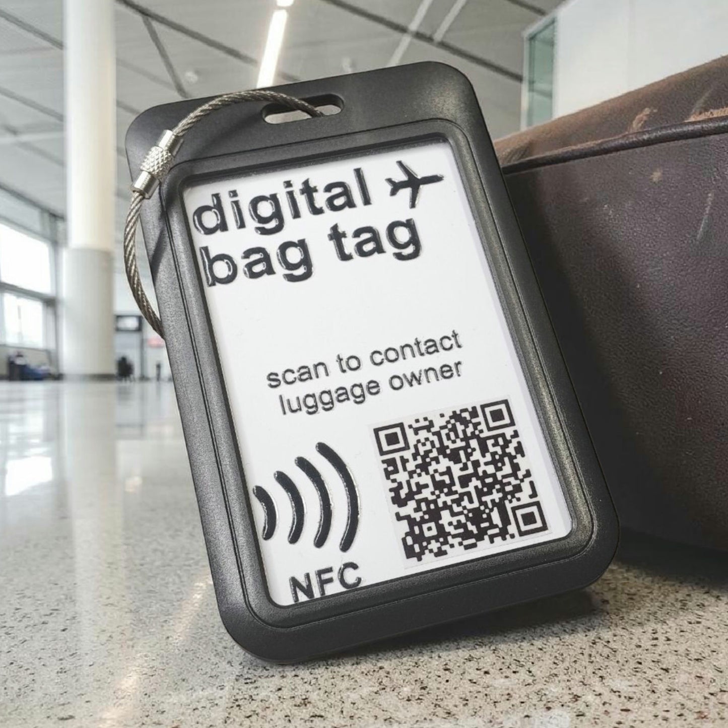 Digital Bag Tag | Digitaler Gepäckanhänger | Schwarz | Wiederverwendbar | NFC | QR-Code
