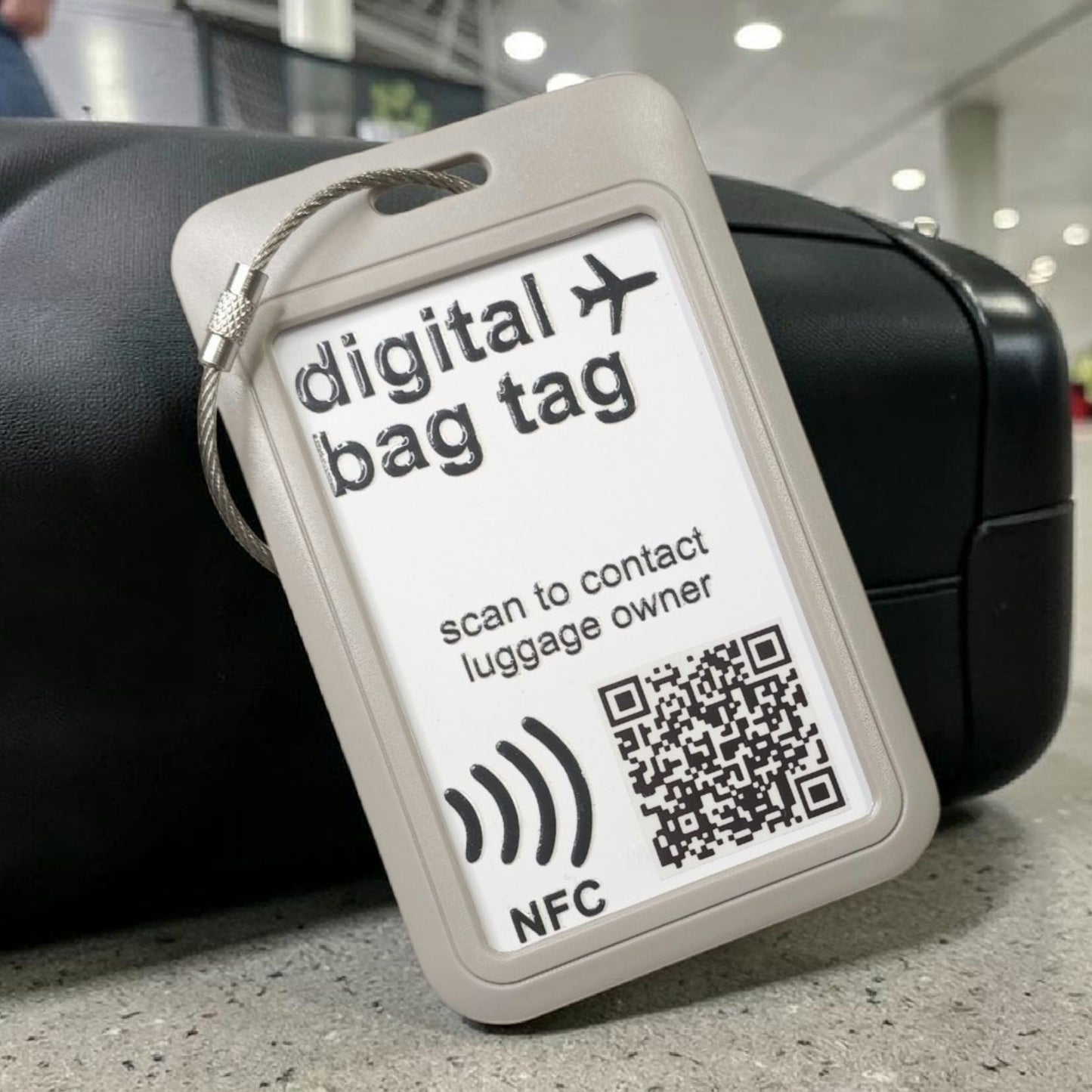 Digital Bag Tag | Digitaler Gepäckanhänger | Grau | Wiederverwendbar | NFC | QR-Code