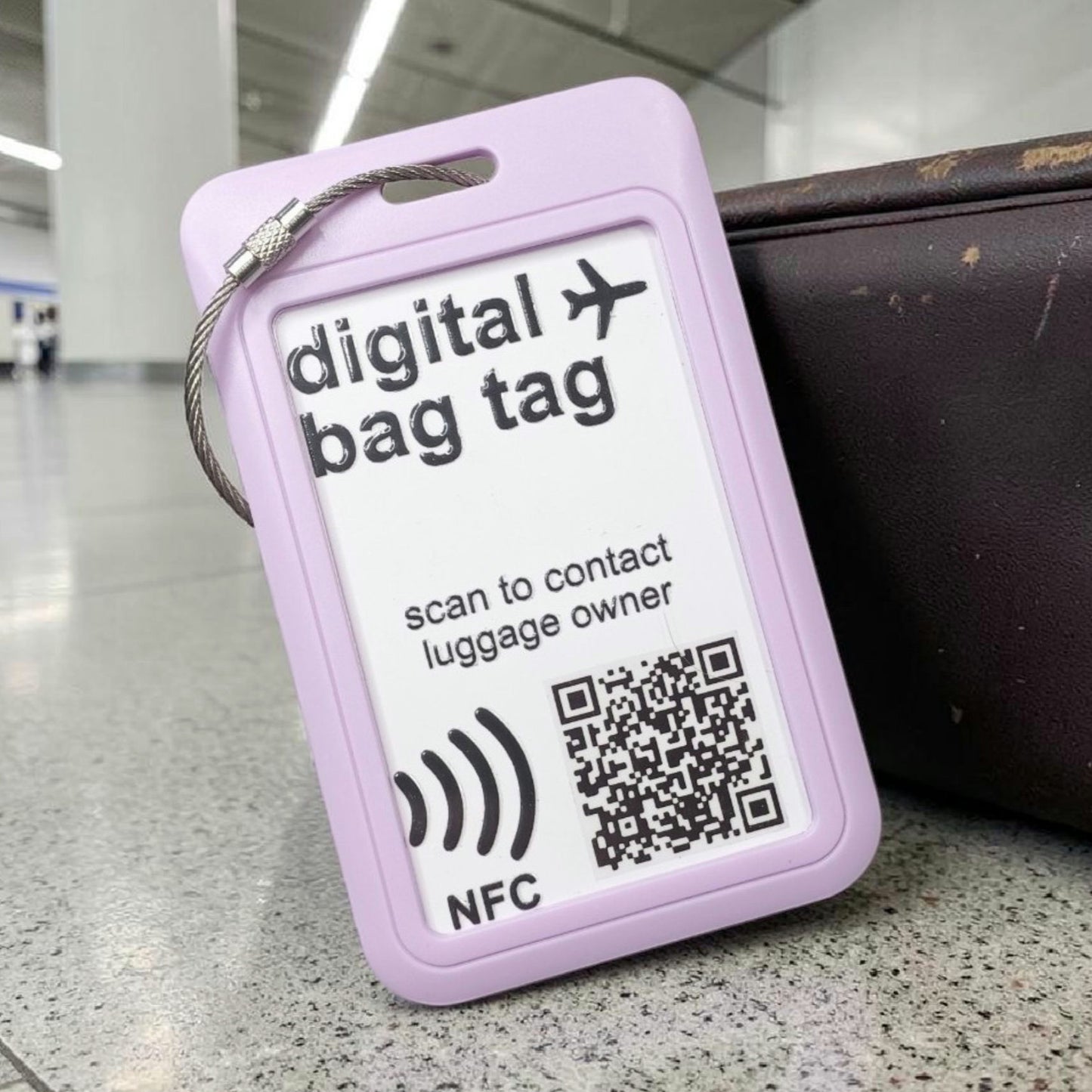 Digital Bag Tag | Digitaler Gepäckanhänger | Lila | Wiederverwendbar | NFC | QR-Code
