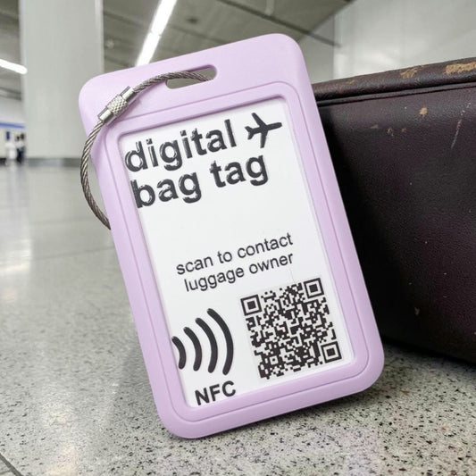 Digital Bag Tag | Digitaler Gepäckanhänger | Lila | Wiederverwendbar | NFC | QR-Code